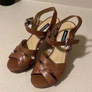 Never been wore Nine West tan heels with a chunky heel.